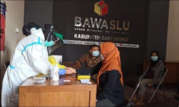 BAWASLU Kembali Lakukan Rapid Tes Seluruh Petugas Dan Pengawas Pilkada Banyuwangi