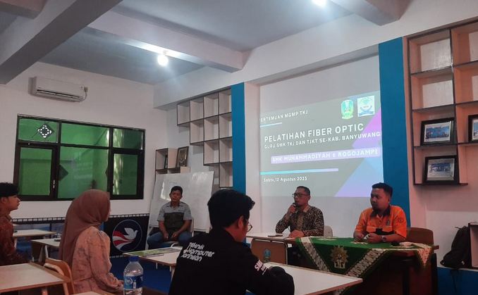 Pelatihan TKJ Fiber optik SMK Muhammadiyah 6 Rogojampi