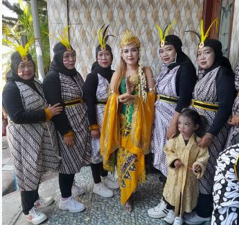 peserta karnaval dari RT 03 Tambak Asri