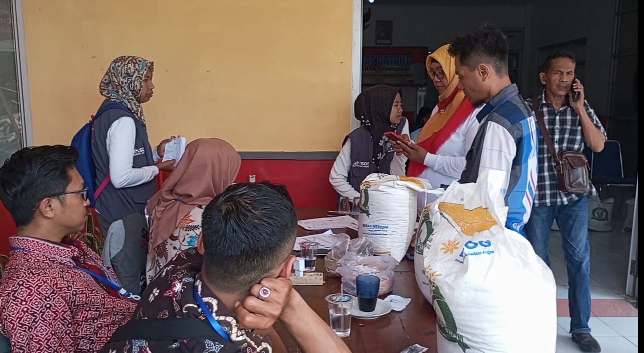 kelurahan Sempusari lakukan bansos beras