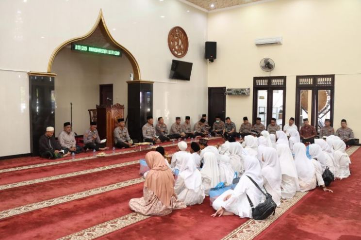 Kapolres Malang Gelar Doa Bersama dan Santunan untuk Anak Yatim