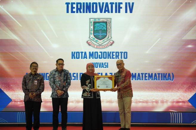 Pemkot Mojokerto Meraih Penghargaan Terinovatif IV untuk Inovasi Teknologi Pembelajaran Matematika