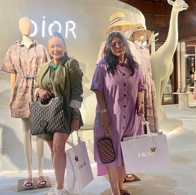 Padukan blazer serta celana pendek Jennifer Jill (Instagram)