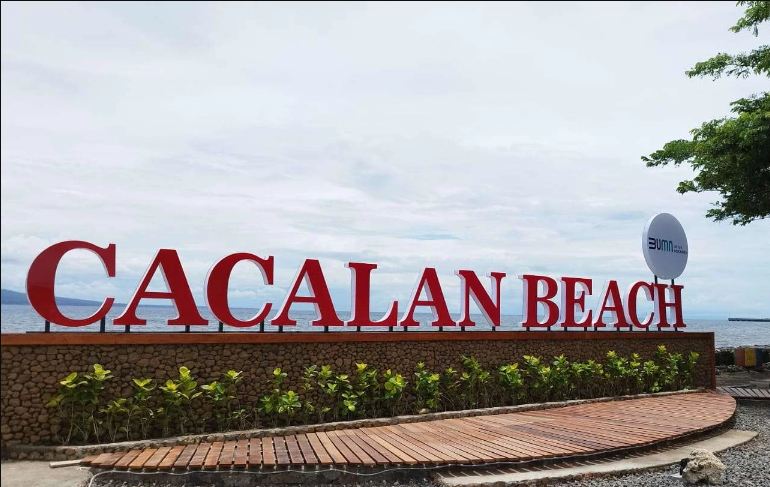 Pantai Cacalan Banyuwangi