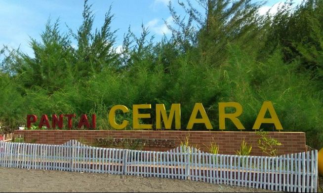 Pantai Cemara Banyuwangi