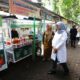 BPR Jatim Bantu Pedagang Kaki Lima di Banyuwangi dengan Gerobak Baru