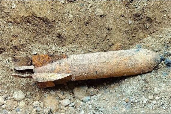 Bom Mortir Meledak Saat Digergaji