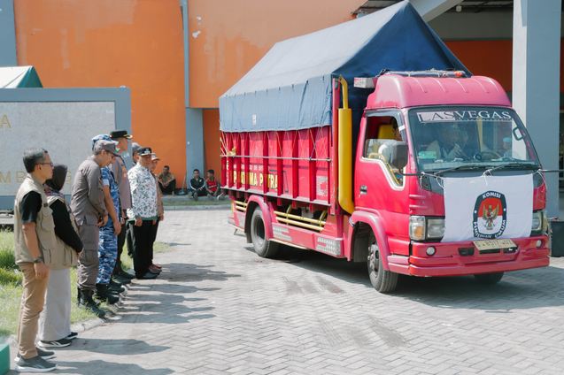 Distribusi Logistik Pemilu di Jombang