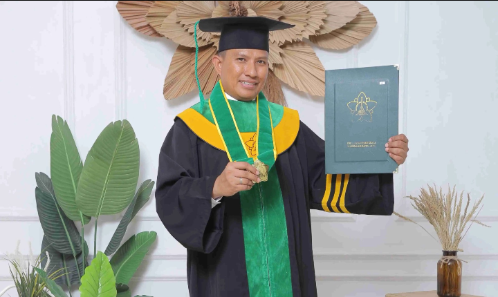 Universitas Syiah Kuala, Banda Aceh. Dr. Akhyar diwisuda