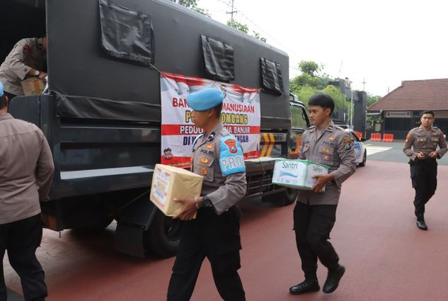 Polres Jombang Kirim Bantuan untuk Korban Banjir Bandang di Kudus dan Kudus