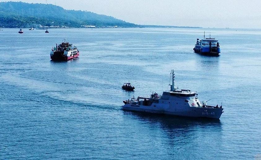 TNI AL Lakukan Patroli Pengamanan Arus Mudik Lebaran di Perairan Selat Bali