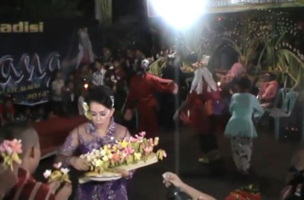 Sabung Ayam dan Adol Kembang, Bagian Tak terpisah dari ritual Seblang Bakungan