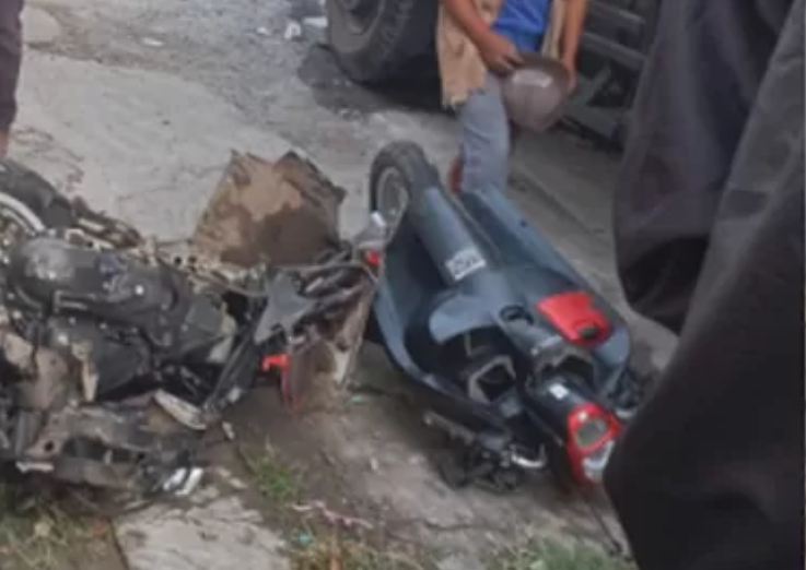 Dua motor kondisinya rusak parah usai terlindas dan terseret truk fuso