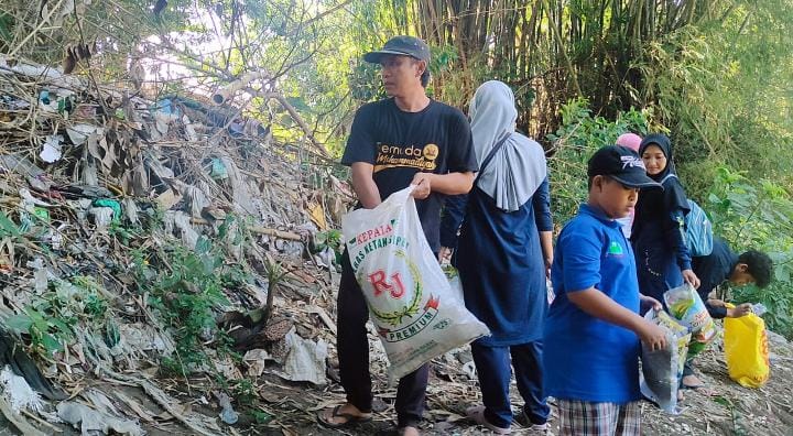PDNA Banyuwangi Gelar Aksi Besuk Sungai, Kampanyekan Program Merdeka Sampah