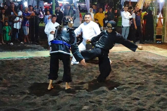 Pesilat Se-Jawa dan Bali Bersaing Sengit di Kejuaraan Banyuwangi Silat On the Beach