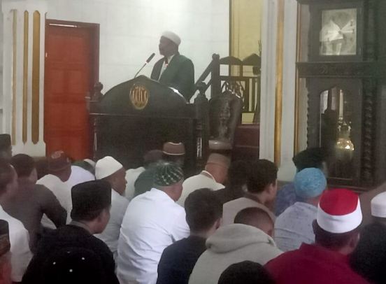 Umat Muslim Berastagi Melaksanakan Sholat Idul Adha 1445 H Di Masjid Agung Kabanjahe