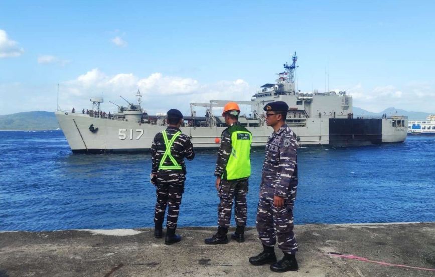 Konvoi Alutsista Operasi Trisila 2024 KRI Teluk Ende
