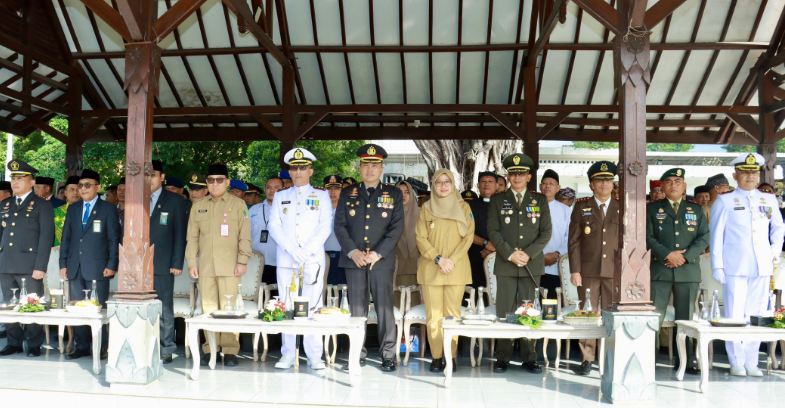 Upacara Peringatan Hari Bhayangkara ke-78 di Lapangan Blambangan