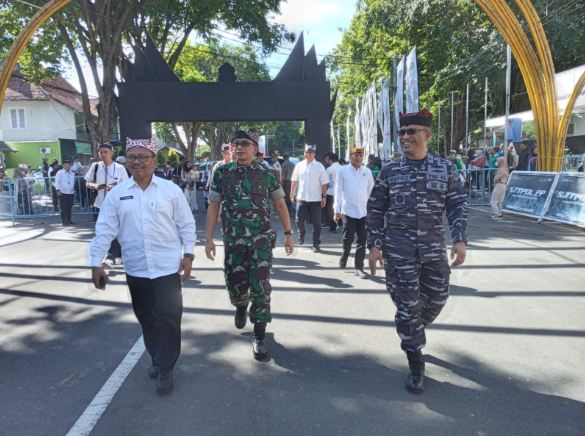 Wabub Banyuwangi Sugirah bersama Dandim 0825 Letkol Arh Joko Sukoyo dan Danlanal Letkol Laut (P) Hafidz