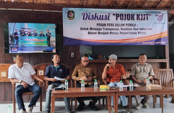 Diskusi pojok KJJT Banyuwangi di Warung NKRI Bakesbangpol