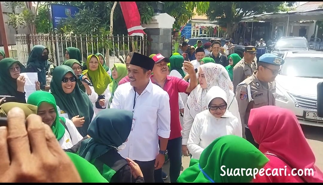 Pasangan Mundjidah-Sumrambah Resmi Daftar ke KPU Jombang
