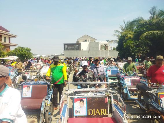 Ribuan Tukang Becak di Jombang Antri Sejak Pagi untuk Terima Sembako dari H Warsubi