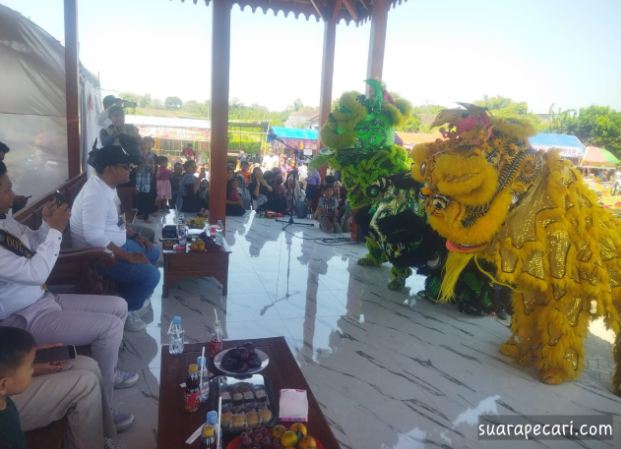 Festival Gunungan Jambu di Desa Gondangmanis Tampilkan Atraksi Barongsai dan Reog