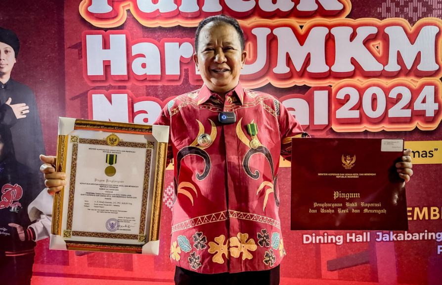 Kabupaten Jember Raih Penghargaan Tanda Jasa Bakti Koperasi dan UMKM 2024