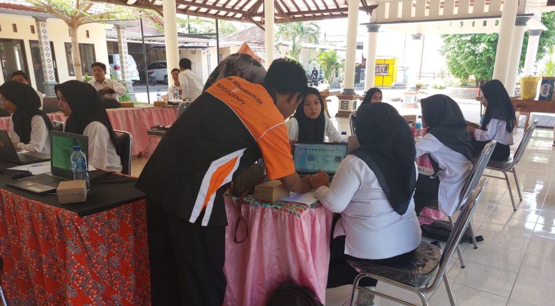 Rekrutmen Perangkat Desa Gladag Berbasis IT Kolaborasi dengan SMK Muhammadiyah 6 Rogojampi