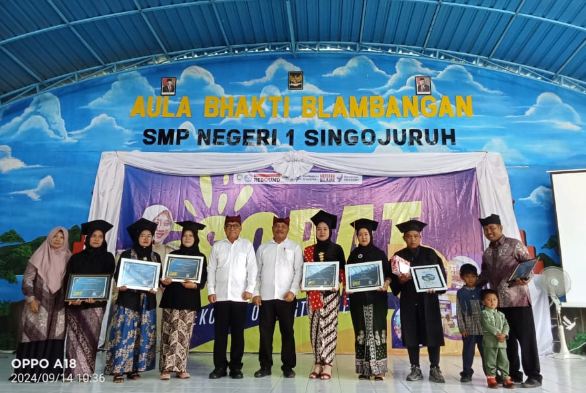 SMP Negeri 1 Singojuruh Gelar Acara Kelulusan Program Sekolah Orangtua Hebat 2024