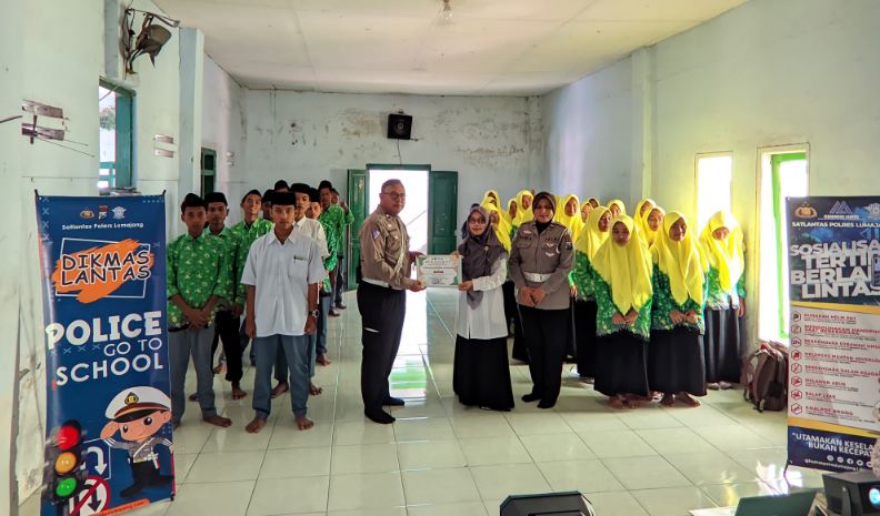 Satlantas Polres Lumajang Gelar Edukasi Keselamatan Berlalu Lintas di MA Darul Falah