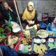 Suasana Bazar Kuliner Kampoeng Cungking di sepanjang Jalan Kendang Kempoel, Banyuwangi. salah satu stand yang menjajakan makanan khas Banyuwangi.