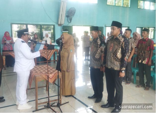 Kepala Desa Sudimoro Lantik Bella Wahyu Nurshokib Sebagai Kasi Pemerintahan Desa