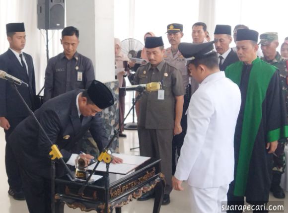 PJ Bupati Jombang Lantik Kepala Desa Antar Waktu (KDAW) Desa Barongsawahan