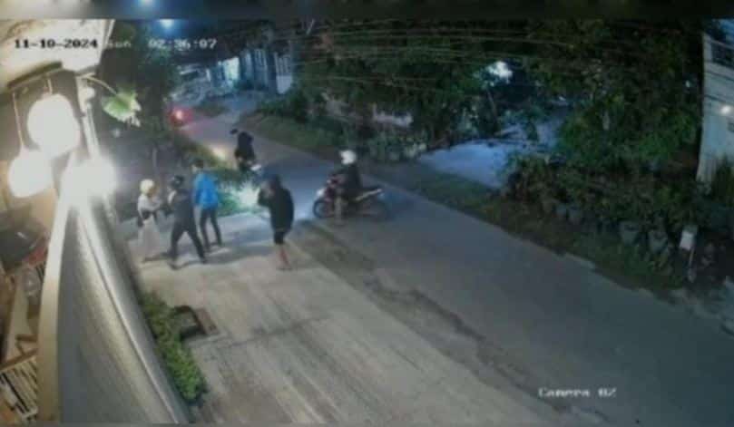 terekam cctv, Pemuda di Jombang Dikeroyok 5 Orang, Polisi Lakukan Pengejaran Pelaku