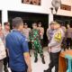 TNI-Polri Kawal Penyerahan Kotak Suara di Banyuwangi, Pastikan Pemilu 2024 Aman dan Tertib