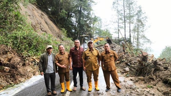 Anggota DPRD Sumut Tinjau Lokasi Banjir Bandang di Silahisabungan