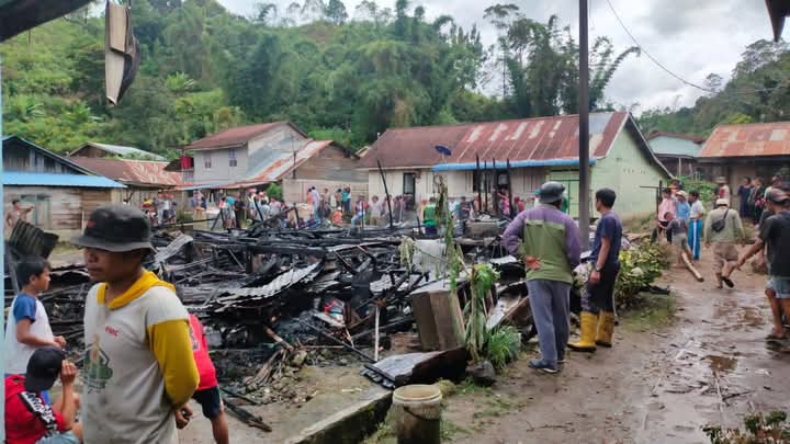 Dua Rumah Milik Petani di Karo Hangus Terbakar
