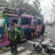 Bus Angkutan yang Membawa Penumpang di Atas Kendaraan