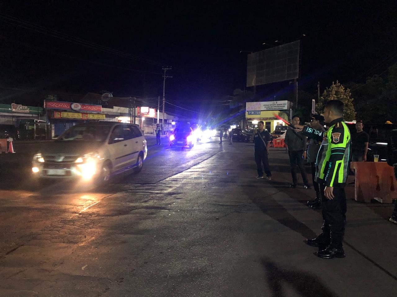 Kapolresta Banyuwangi Pantau Langsung Pelabuhan Ketapang yang Ditutup