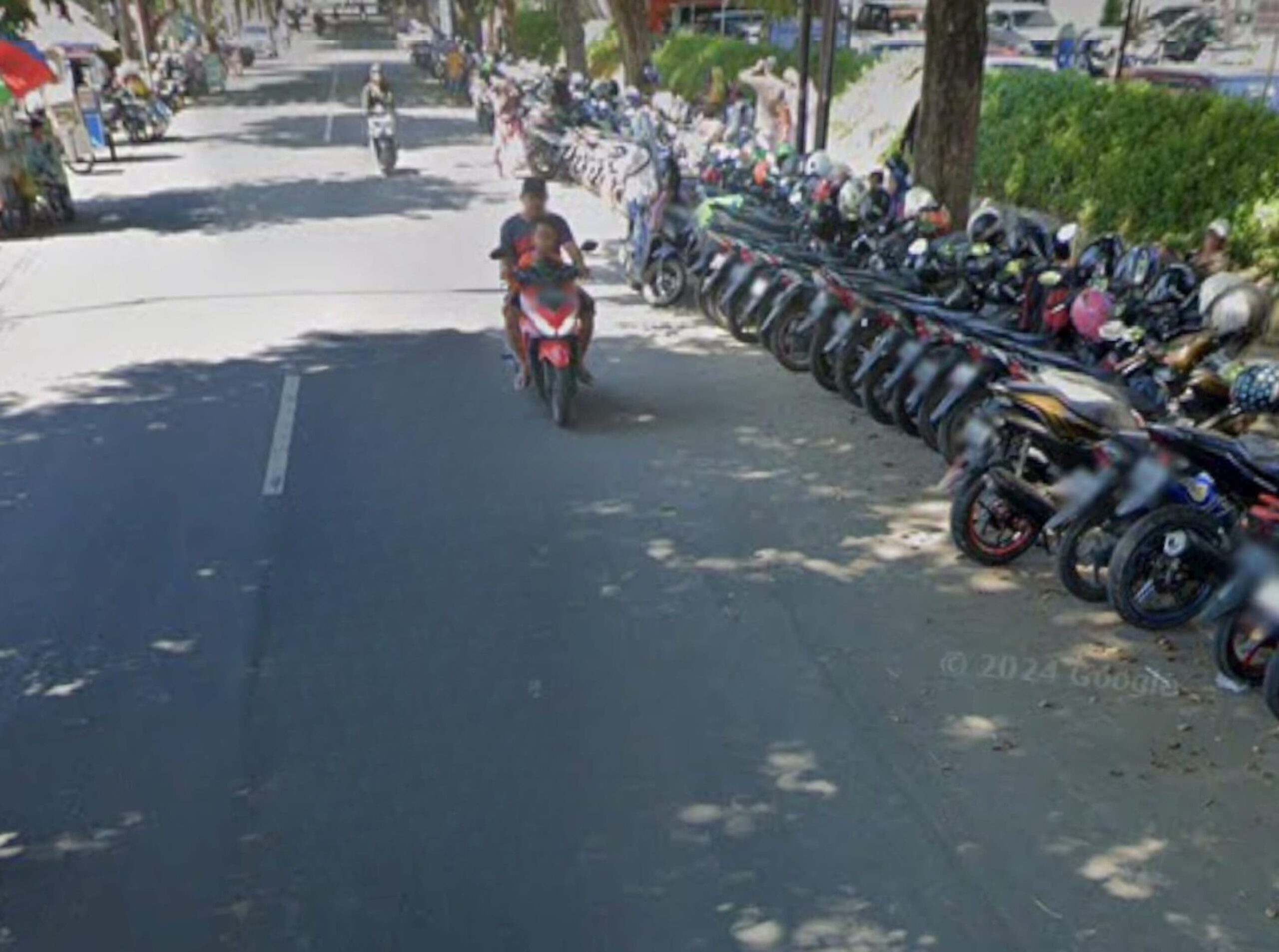 Parkir Liar di Depan RSUD Blambangan Banyuwangi