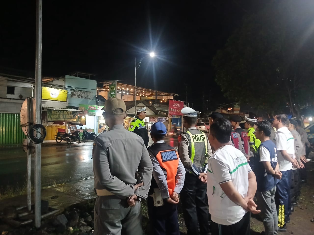 Pos Pam Klakah Siaga Penuh, Kapolsek Pastikan Arus Mudik Aman dan Lancar