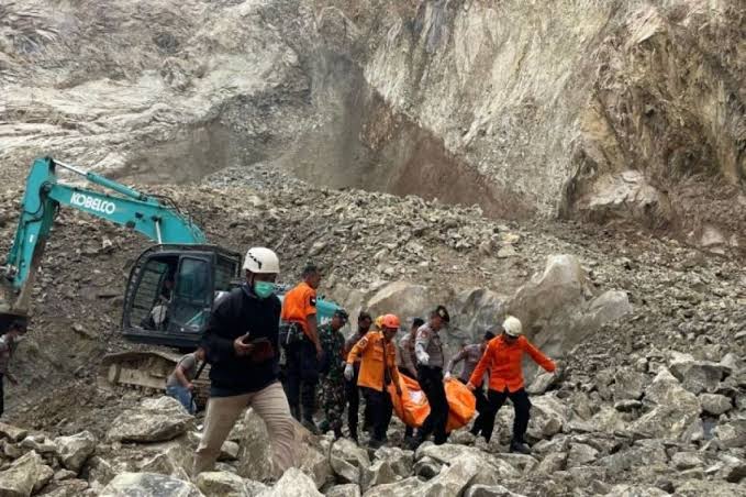 Longsor Tambang Gunung Kuda Cirebon