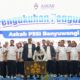 Penandatanganan ketua Askab PSSI Banyuwangi didampingi Ketua Asprov PSSI Jatim dalam acara pengukuhan pengurus.