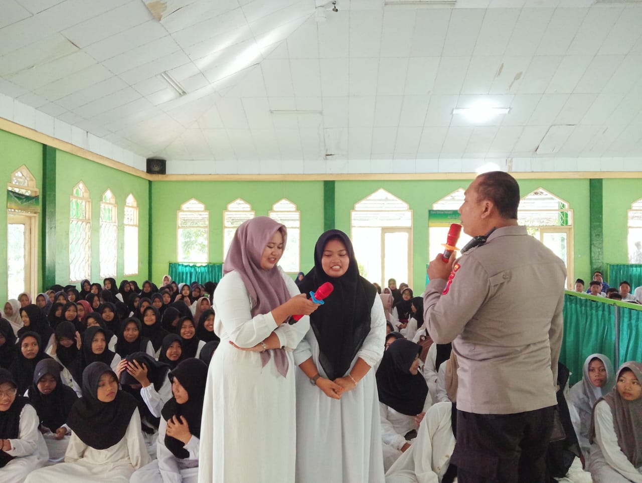 Kasat Binmas Polresta Banyuwangi berikan Penyuluhan Anti-Narkoba di Sekolah MTsN 10