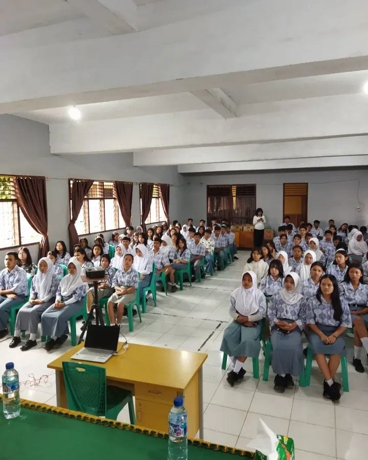 Polres Tanah Karo Memberikan Bimbingan Tentang Hukum Kepada Siswa SMKN 1 Kabanjahhe