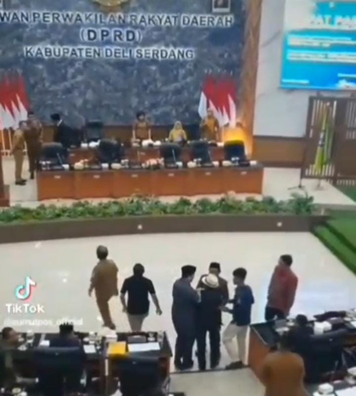 kericuhan yang sempat terjadi dalam Sidang Paripurna DPRD Deli Serdang