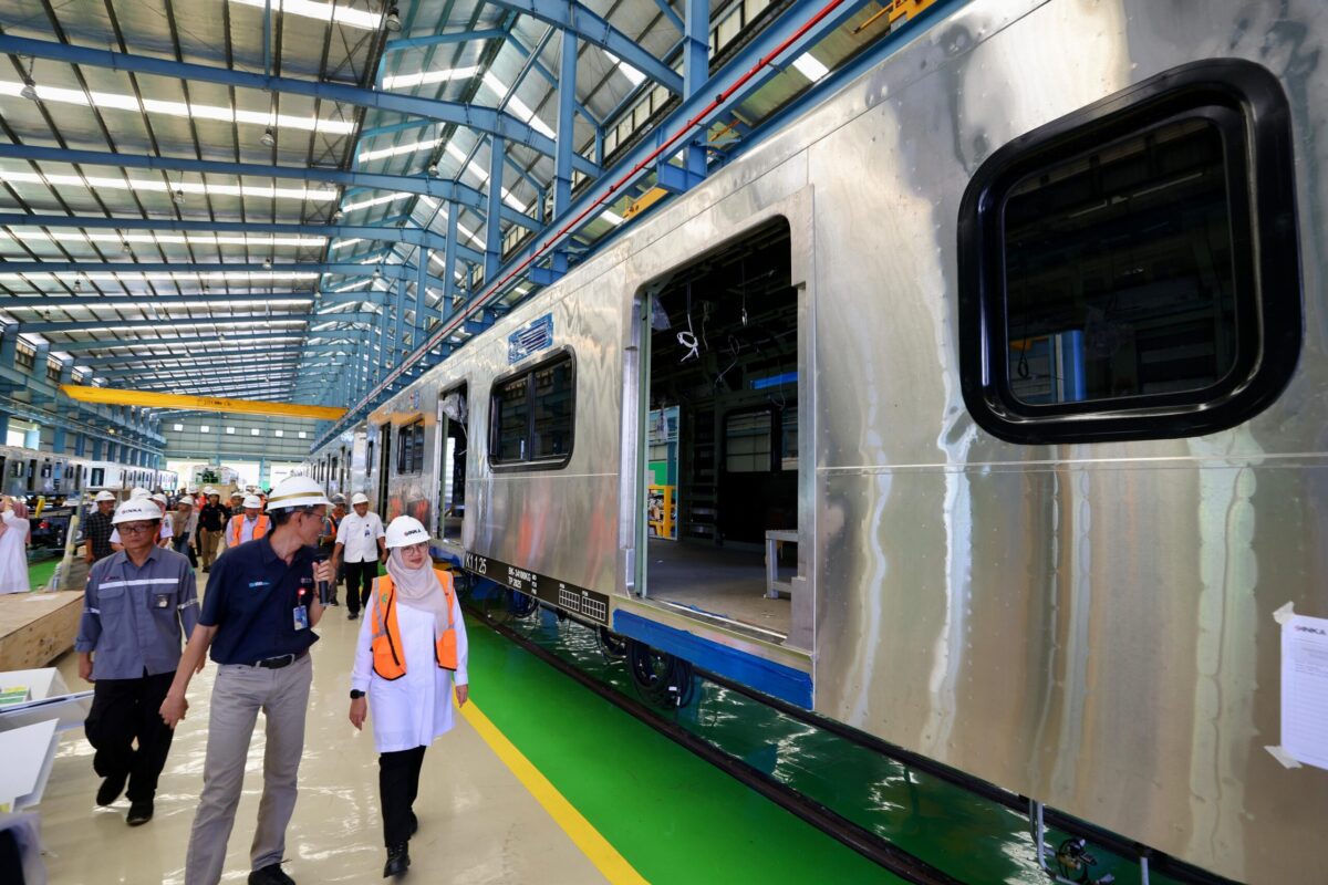 Bupati Banyuwangi, Ipuk Fiestiandani Kunjungi Pabrik Kereta INKA Ketapang