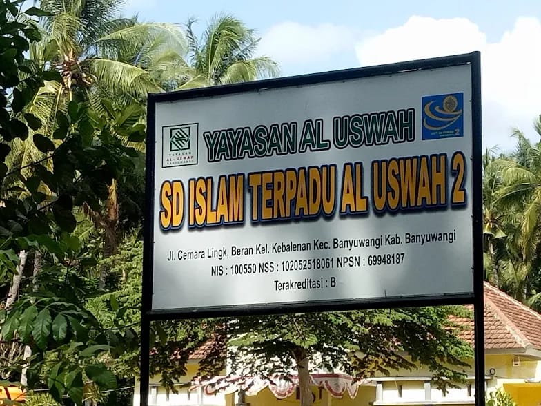 Foto papan nama sekolah SD Al Uzwa 2 Banyuwangi