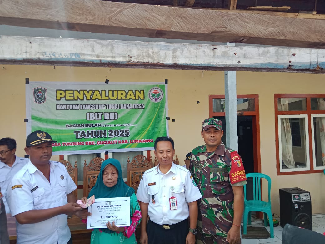 Pemdes Tunjung Salurkan BLT Dana Desa Tahap Kedua kepada 20 KPM